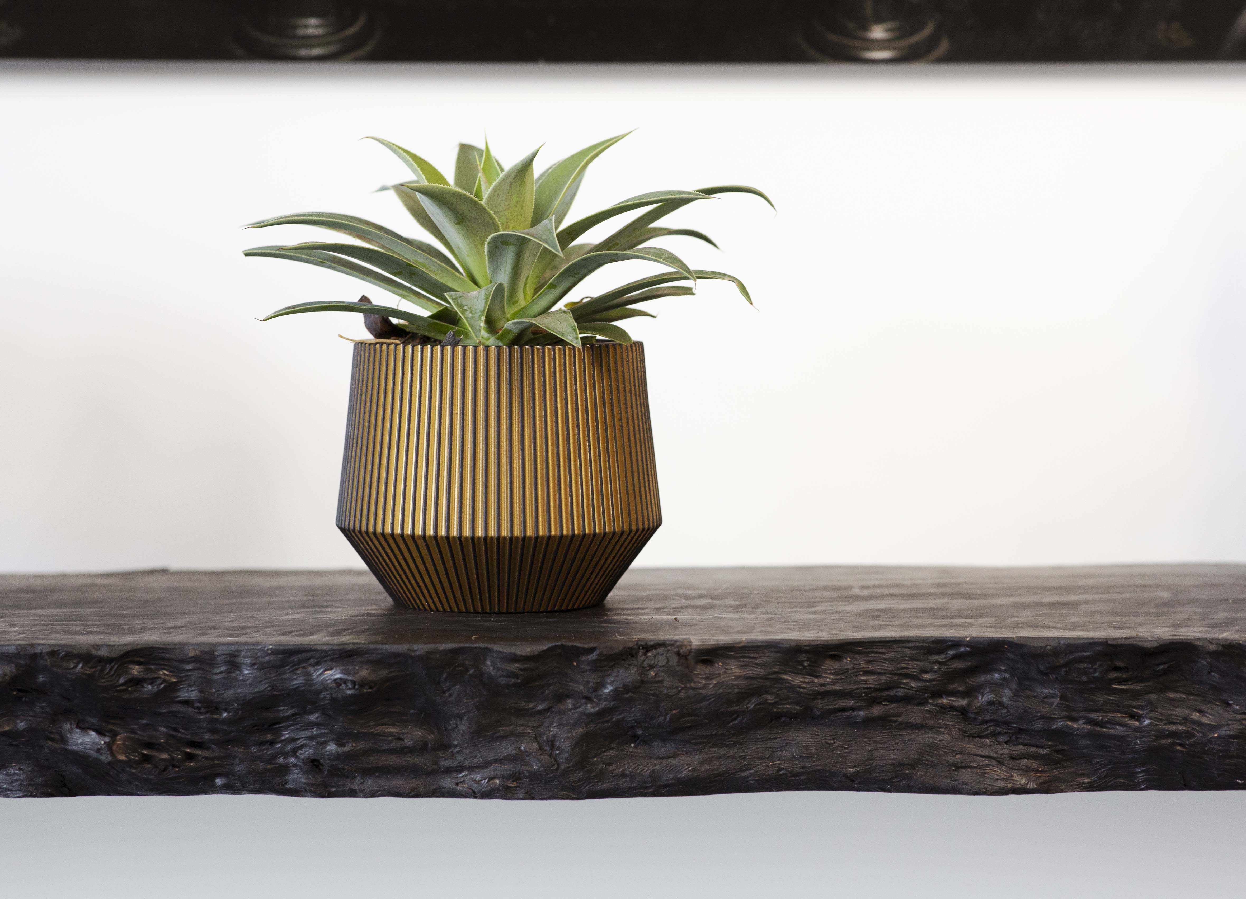 Gefäß Zylinder Geo Groove Schwarz Gold Gefäß Zylinder Geo Groove Schwarz Gold