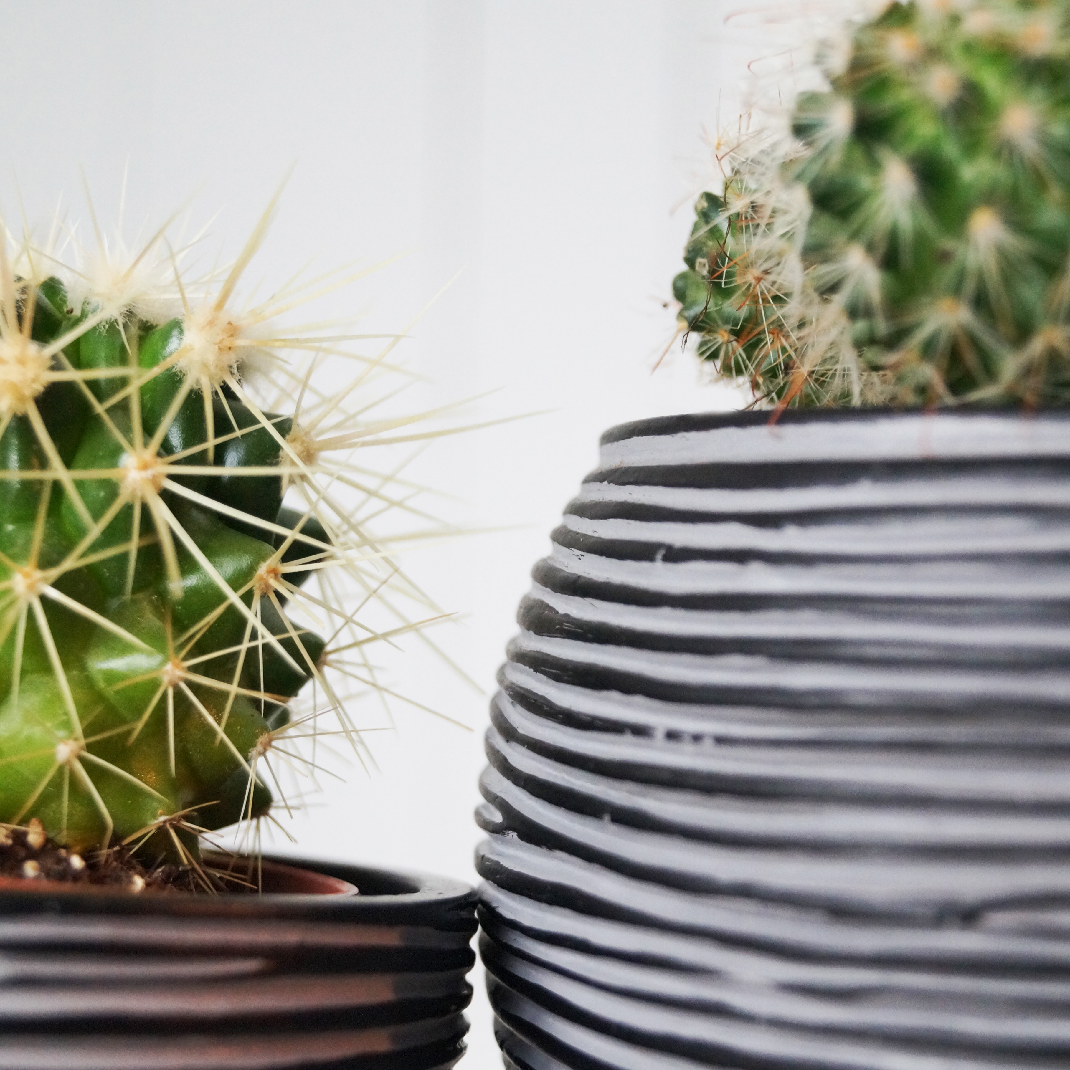 Gefäß Kugel Rib Anthrazit