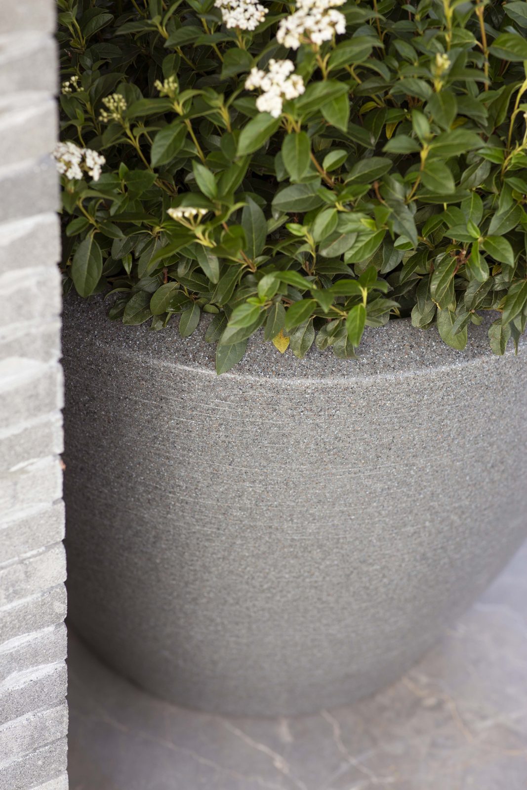 Planter ball Arc Granite Anthracite
