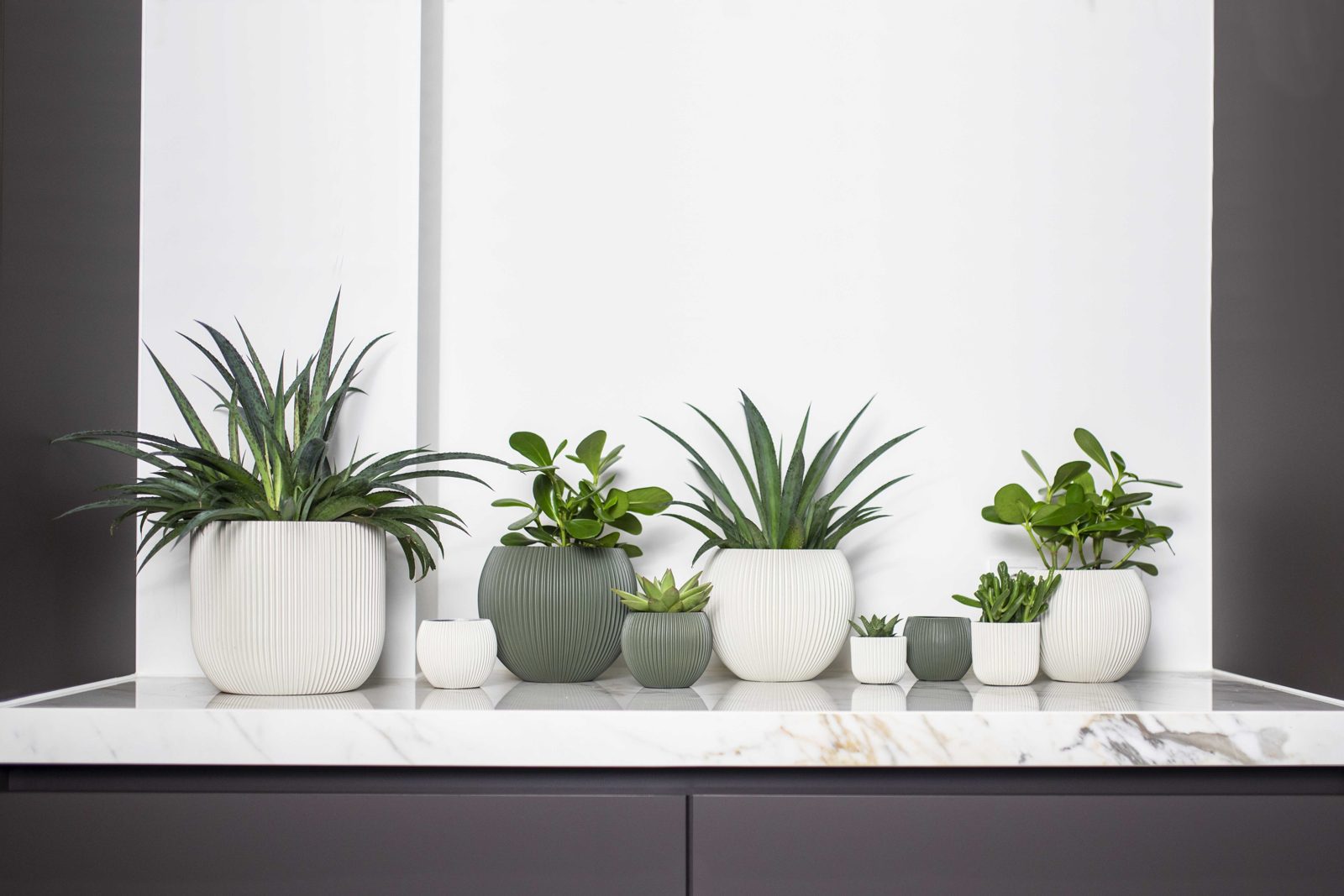 Indoor Groove Planter Ball Beige